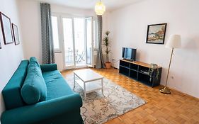 Central Living Apartment Opera